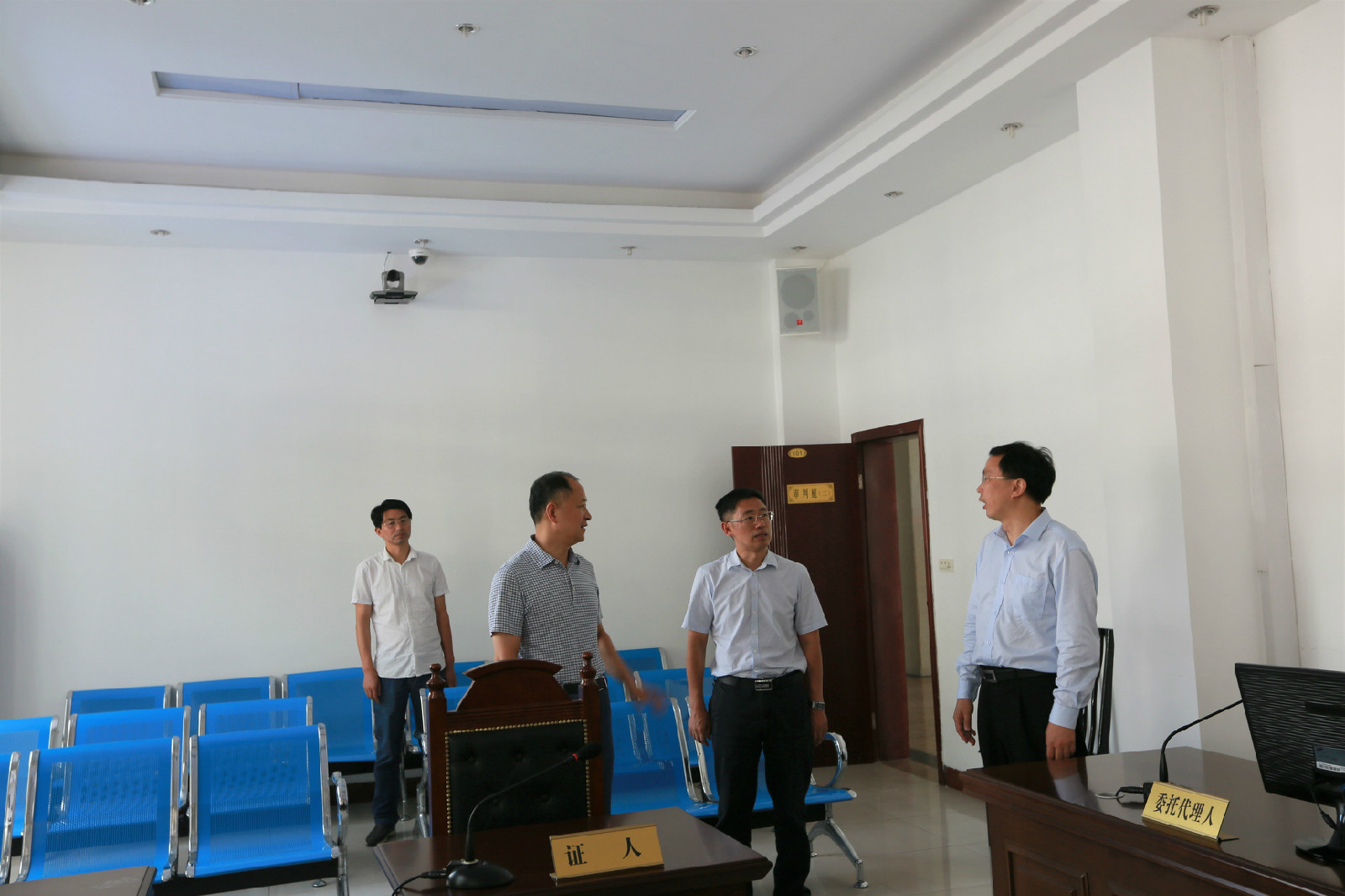 察看科技法庭.jpg